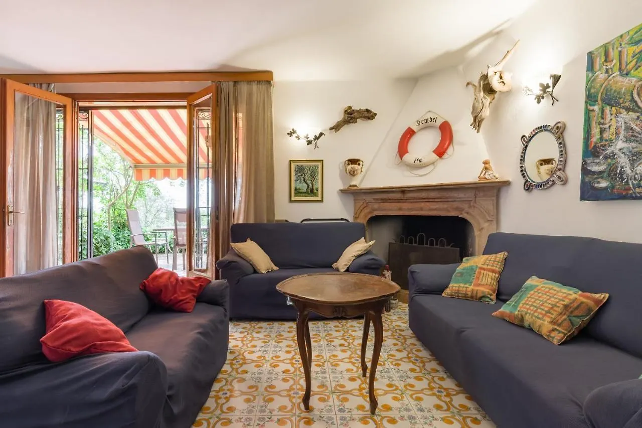 Villa Fasanella: Cottage Sulla Spiaggia 加尔达 度假居