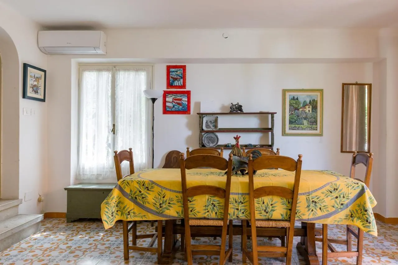 Villa Fasanella: Cottage Sulla Spiaggia 加尔达 度假居