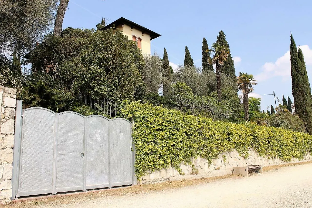度假居 Villa Fasanella: Cottage Sulla Spiaggia 加尔达